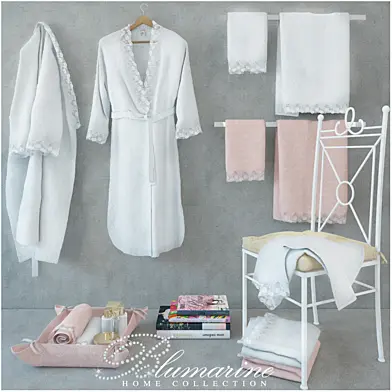 Blumarine Delia a set of towels and bathrobes
